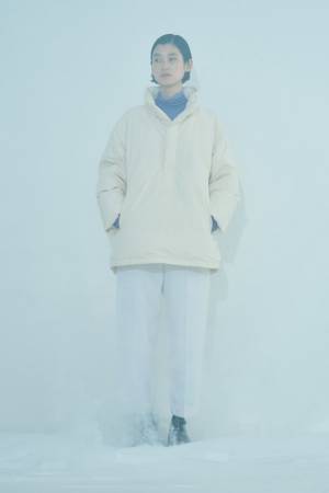 日本の老舗羽毛メーカー「河田フェザー」が手がけるダウン製品ブランド「KWD」より、2023AW NEWラインナップが登場。