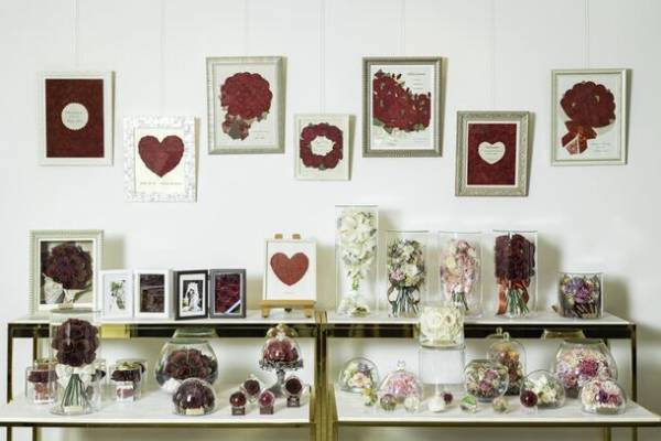 10月のプロポーズの花束は1位バラ 2位誕生月花のガーベラ　花束の保存依頼のバラの本数は1位12本 2位108本プロポーズの月別アンケート調査を実施