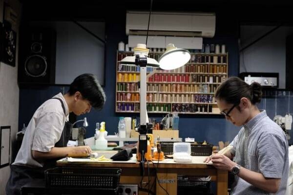 20年続く大阪の革工房Munekawaの代表商品 L字財布「Cram」新色含む30個限定モデルを9月16日に発売！