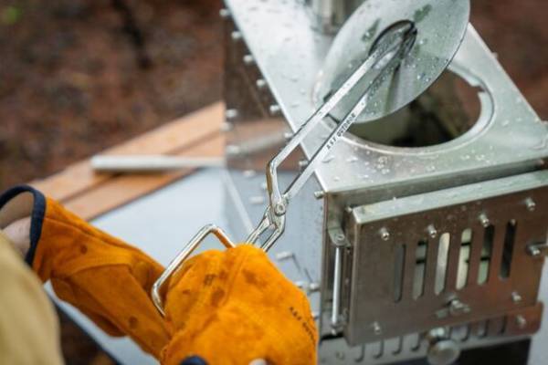 「ハサミ」と同じ感覚で使える火ばさみ『HIKAMI』と同時開発の『2way 灰かき棒』のお得なセットが10月13日よりMakuakeにて先行予約販売開始