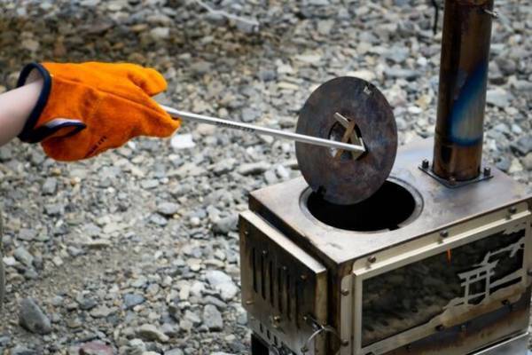 「ハサミ」と同じ感覚で使える火ばさみ『HIKAMI』と同時開発の『2way 灰かき棒』のお得なセットが10月13日よりMakuakeにて先行予約販売開始