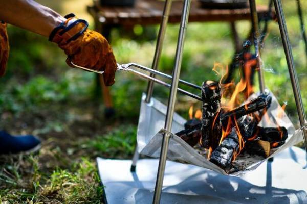 「ハサミ」と同じ感覚で使える火ばさみ『HIKAMI』と同時開発の『2way 灰かき棒』のお得なセットが10月13日よりMakuakeにて先行予約販売開始