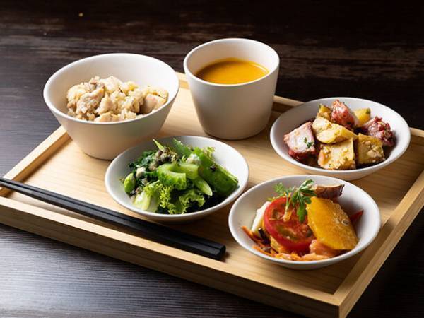 生まれ変わった[大丸京都店]レストランフロアに農園直送野菜のデリカッセン・BBQ「ベジ イソ テラス」が2023年9月29日OPEN！