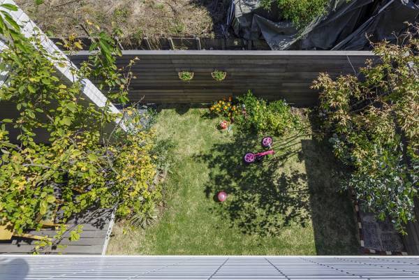 想像を遥かに超える。こだわりのウッドデッキがもたらす、子どもと過ごす豊かな時間