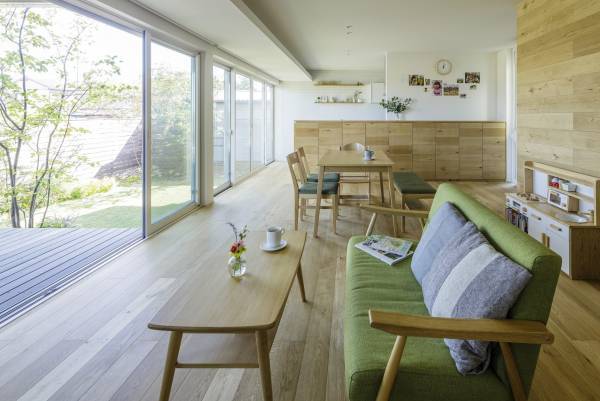 想像を遥かに超える。こだわりのウッドデッキがもたらす、子どもと過ごす豊かな時間