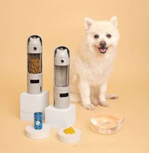 ペットのお水・餌、おやつ、うんち袋をまとめて1つに。4 in 1ボトルの「ワンタッチウォーター／フードボトル」　応援購入サービスMakuakeで9月28日より先行販売開始！