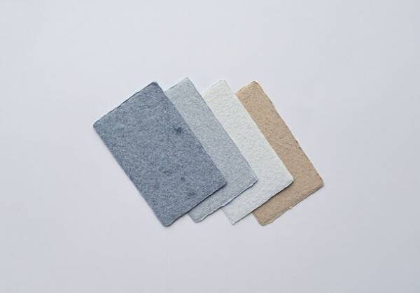 デニムや家具、発酵食品などの廃材を手漉き紙に再生する「めぐる、手漉紙。」が10月27日(金)に東京千代田区「NEKI」で販促物の相談会を開催