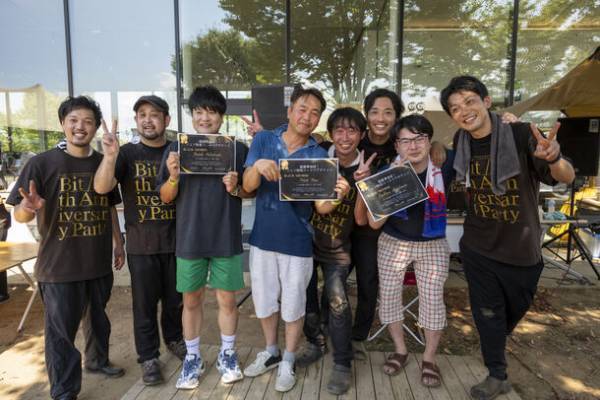 年間10万人以上が来店する燕三条発のイタリア料理店が、地元新潟のスノーピークHQで10周年記念BBQパーティーを開催