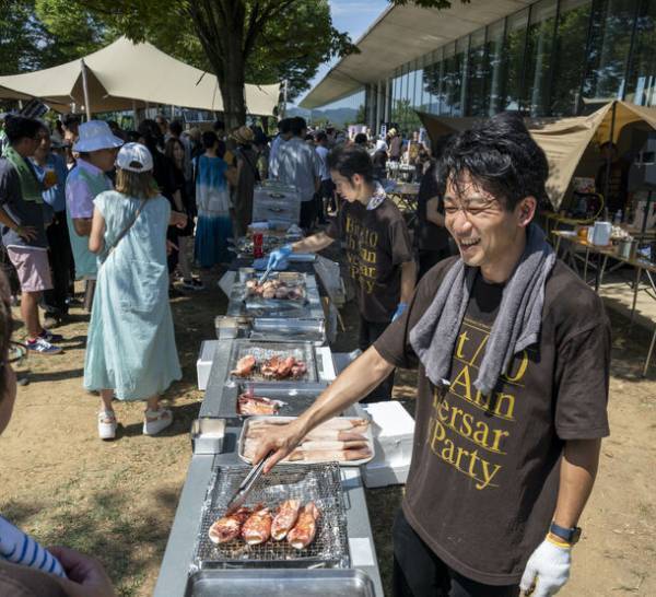 年間10万人以上が来店する燕三条発のイタリア料理店が、地元新潟のスノーピークHQで10周年記念BBQパーティーを開催