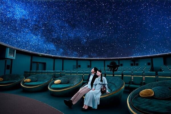 神秘的な星空とアロマの香りに包まれる新プラネタリウム作品『アラビアンナイト ヒーリング　～ 星が舞う夜 ～』森崎ウィンのナレーションが誘う夢の世界