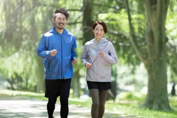 ランナーに朗報！Makuakeで支援金額1593％を達成した話題の紐が伸びるスマホストラップ「CATERAP」が10月9日に自社オンラインストアやスポーツ量販店で発売