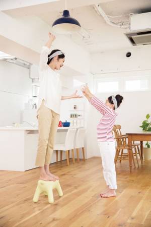 わずか1.6kgなのに150kg乗っても大丈夫！イタリア製の可愛くてタフなステップ「Purill(プリル)」に優しい印象の新色“カシューベージュ”10月2日登場！