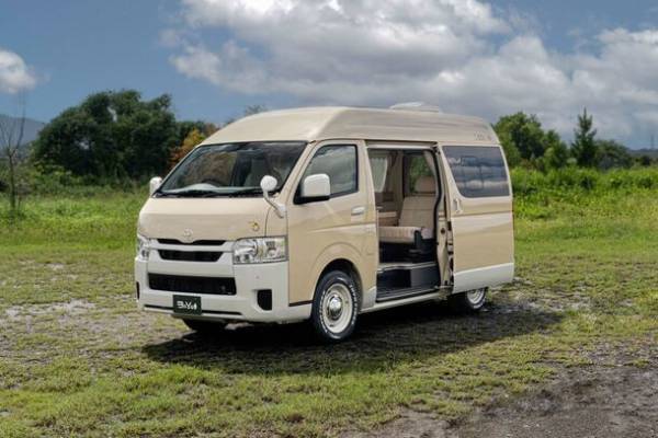 ペットと旅するキャンピングカー「レクビィ ソラン」に新モデル「ハイルーフ版」登場！横浜キャンピングカーショー2023で発表・展示