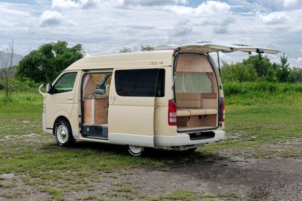 ペットと旅するキャンピングカー「レクビィ ソラン」に新モデル「ハイルーフ版」登場！横浜キャンピングカーショー2023で発表・展示
