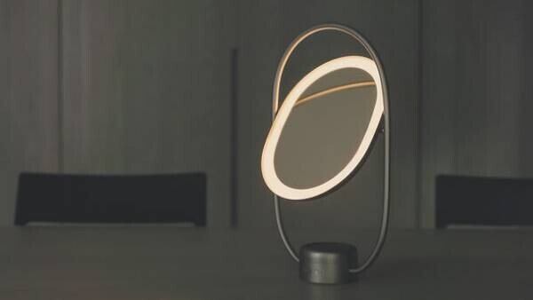 フロアライト・ミラー・アロマディフューザーの3in1製品「Lei light reflection」の国内販売をMakuakeでスタート