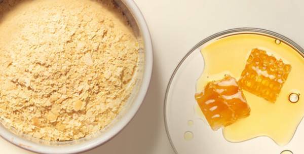 [Instagramプレゼントキャンペーン開催！]肌を柔らげ潤いの通り道をつくる導入美容液「MUQURU／ムクル オイルインエッセンス」肌に棲む「常在菌(美肌菌)」の栄養となるアミノ酸、酵母、酵素、ハチミツを配合し、キメの整った透明感(*1)のある無垢な素肌へ導きます