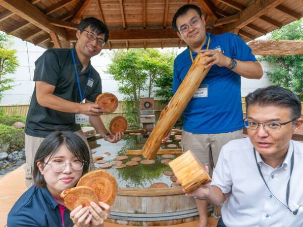 沼津市・万葉の湯で木の日(10月8日)限定イベント開催　富士ヒノキが香る「富士ヒノキ風呂」を実施