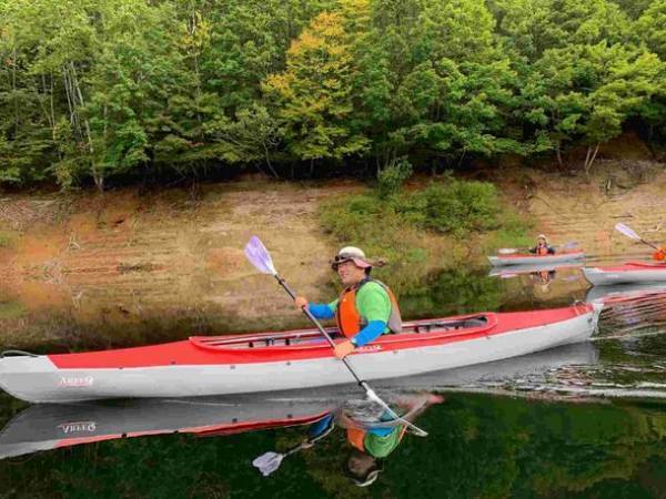 秋の行楽シーズンに向けて福島県・奥会津の「霧幻峡カヤックツアー」販促強化を実施！～雄大な只見川で紅葉を楽しみながら心身をリフレッシュ！！～