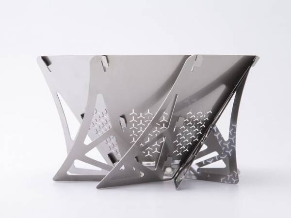 まるで聖火台！Makuakeにて目標金額の423％を達成したわずか800gの軽量焚き火台「コルドロン」を数量限定で一般販売開始！