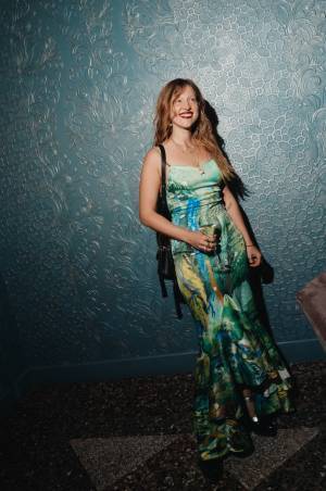 インクジェット捺染プリンター「FOREARTH」とFlora Rabitti氏のコラボレーション作品ミラノファッションウィーク2024年春夏コレクションにて発表