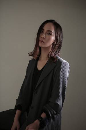 パリコレを席巻した「絵の具」ドレス！戦争・世界平和をテーマにデザイナーYUQI NAKAMURAが新作をパリで発表