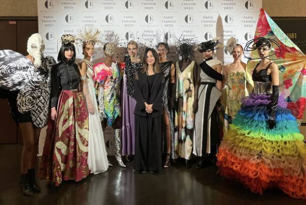 パリコレを席巻した「絵の具」ドレス！戦争・世界平和をテーマにデザイナーYUQI NAKAMURAが新作をパリで発表