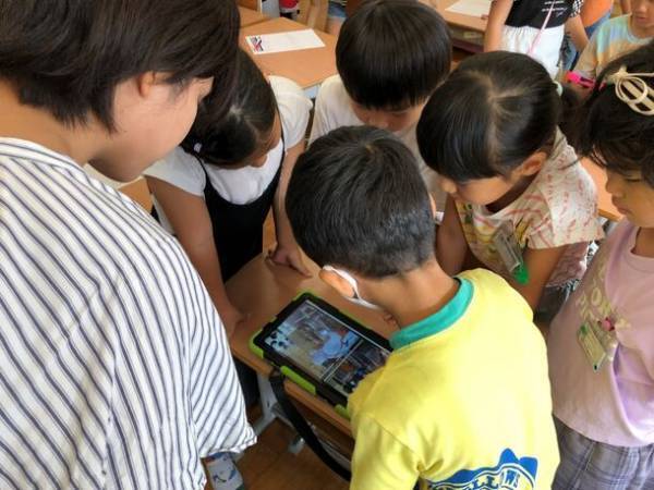 取手市、子どもたちの食への関心を高めるICT×食育授業を実施　テレプレゼンスロボットで給食室を模擬探検！