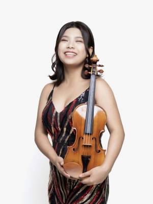 特別価格で至高の音色を。20歳のヴァイオリニスト吉本梨乃がストラディヴァリウスで奏でる「みのりの眼 年末大感謝 特別ニコニコ公演 吉本梨乃ヴァイオリンリサイタル」品川区立五反田文化センターホールにて12月6日(水)開催