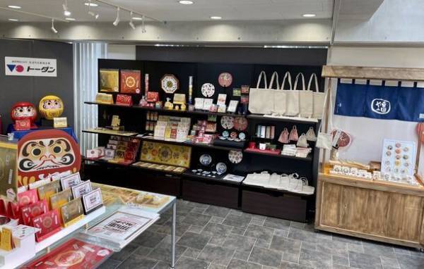 都電がみえる縁起物の店を本社1階に！だるま・縁起物・こよみ「東団や(とーだんや)」金運カレンダー25周年記念で10月13日(金)から期間限定オープン