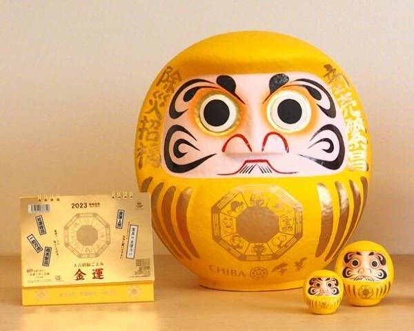 都電がみえる縁起物の店を本社1階に！だるま・縁起物・こよみ「東団や(とーだんや)」金運カレンダー25周年記念で10月13日(金)から期間限定オープン