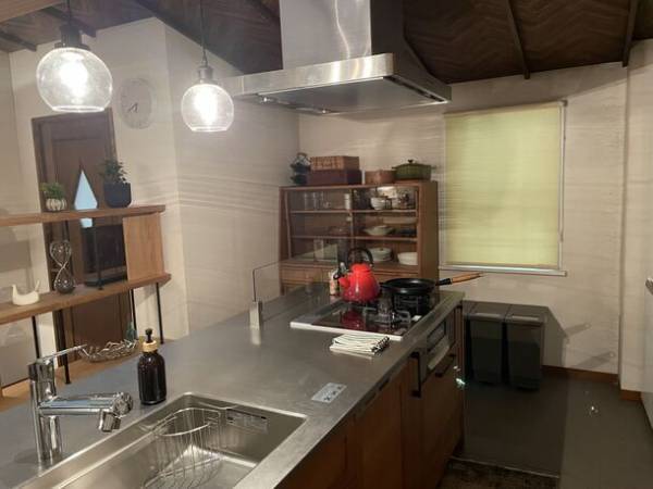 窓辺の総合インテリアメーカー トーソー株式会社が、フジテレビ系列 連続ドラマ「いちばんすきな花」へ美術協力