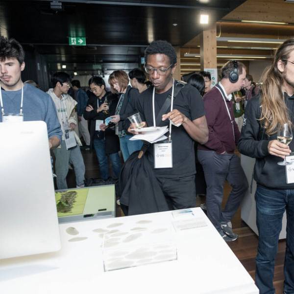 クリエイティブラボ Out of Blue が世界最大の米国電気電子学会IEEE主催「IEEE VIS Arts Program 2023」にてアート作品を発表