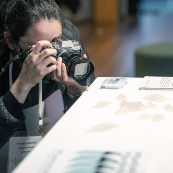 クリエイティブラボ Out of Blue が世界最大の米国電気電子学会IEEE主催「IEEE VIS Arts Program 2023」にてアート作品を発表