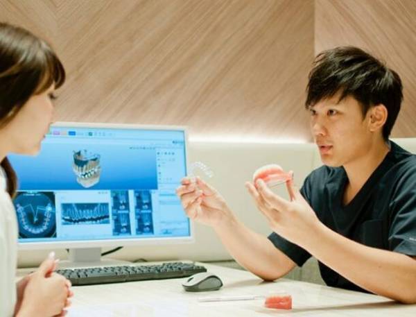 「マウスピース矯正世界シェアNo.1」のインビザライン矯正を矯正治療中のご家族様を対象とした期間限定キャンペーンを12月25日まで実施