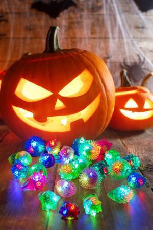 ハロウィンも大活躍！ホームパーティーを盛り上げるグッズが登場　子どもから大人まで付けられる「光る指輪」が発売！