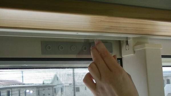 窓を開けて換気しながら施錠可能！廃プラから造った防犯二重ロック「LEGLOCK」の一般発売開始