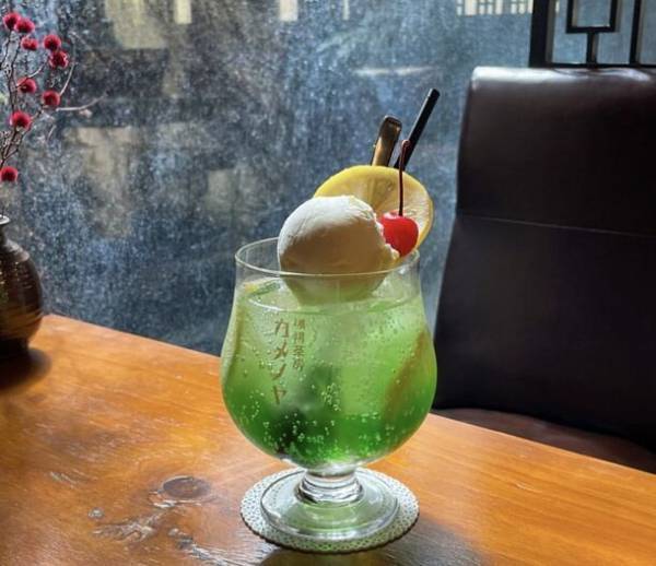 ノスタルジックなグルメや雑貨が集結！東武百貨店 池袋本店『第4回 昭和レトロな世界展』にて信州・松本発のアルプスコーヒーラボの純喫茶「珈琲茶房 かめのや」より純喫茶のナポリタンとカラフルなソーダフロートを販売