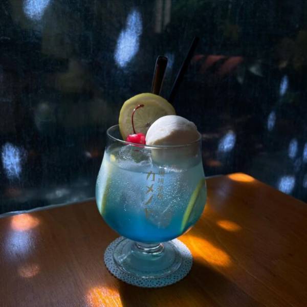 ノスタルジックなグルメや雑貨が集結！東武百貨店 池袋本店『第4回 昭和レトロな世界展』にて信州・松本発のアルプスコーヒーラボの純喫茶「珈琲茶房 かめのや」より純喫茶のナポリタンとカラフルなソーダフロートを販売