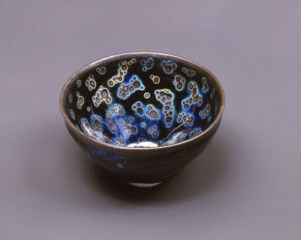 静嘉堂文庫美術館が所蔵する国宝「曜変天目」×エミュールの入浴剤　泡のエッセンスを盛り込んだ体験型のコラボ商品が登場！