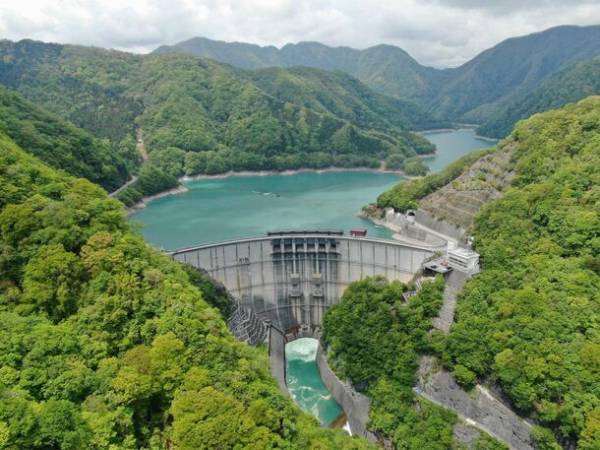 日光・川治ダムと川治温泉エリアで紅葉と謎解きを楽しもう！謎解きゲーム『川治ダム×川治温泉　謎解きへの招待状～ヒミツの見出しを突き止めよ！～』を10月28日より開催！