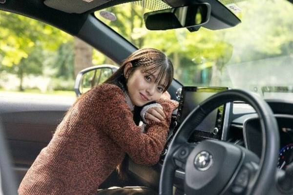 齋藤飛鳥さんが“新たな恋”を探す旅に出る！ファースト写真集を撮影した思い出の地 北海道をカローラ クロスで巡る COROLLA ROAD TRIP MEMORIES 第1弾