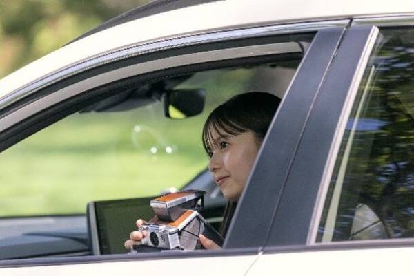 齋藤飛鳥さんが“新たな恋”を探す旅に出る！ファースト写真集を撮影した思い出の地 北海道をカローラ クロスで巡る COROLLA ROAD TRIP MEMORIES 第1弾