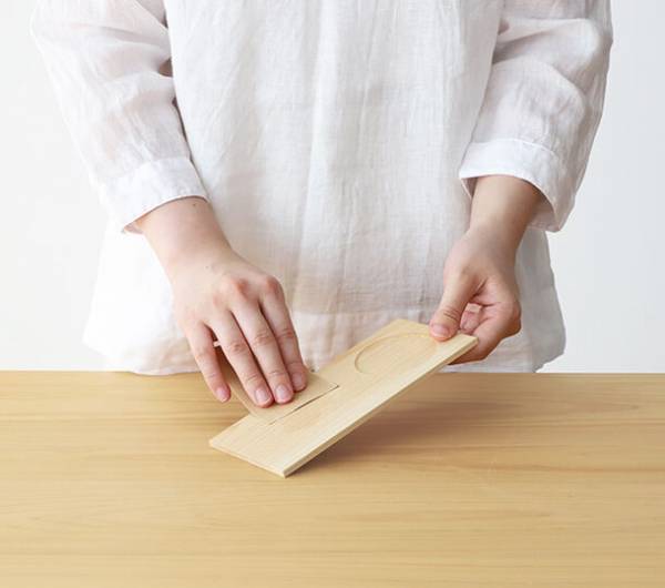 健康を考えた「オーガニックな家具」を体験できる素材見本〈ひのきの木のトレイ〉の無料申込を開始！