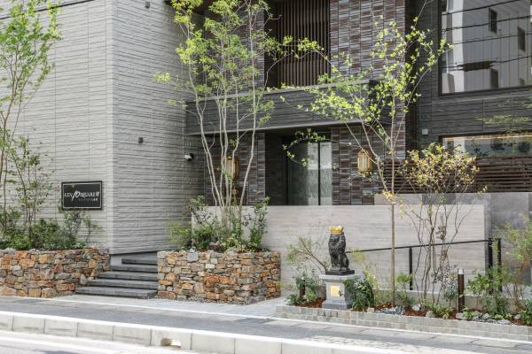 まちなみと調和するデザイン。トップデザイナーと共に創る、プレミアムシャーメゾン