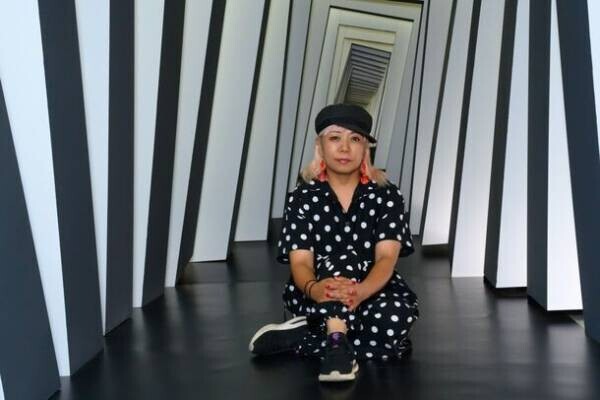 ドラマ『時をかけるな、恋人たち』美術デザイナー・後藤レイコの仕事術に迫るインタビューを公開　レトロフューチャーなセットに注目！