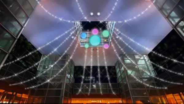 「たまアリ△タウン けやきひろばイルミネーション2023-24」　11月11日にYouTuberピアニストのよみぃさんを迎え点灯セレモニーとライブパフォーマンスを実施！