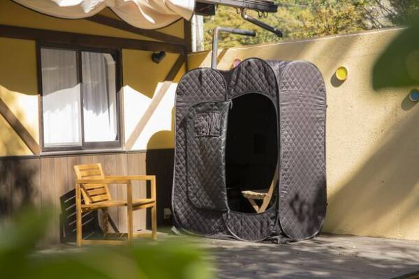 山梨県のグランピング施設「ミューの森」に家庭用テントサウナ「IESAUNA」を導入！新宿泊プラン『サウナ付きルーム』の予約を11月1日(水)に開始