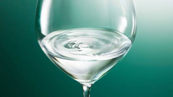 ブレンド比率は86:14。1/100単位で徹底検証したブレンド日本酒『響花』を11月8日からホリデーシーズンに期間限定で発売