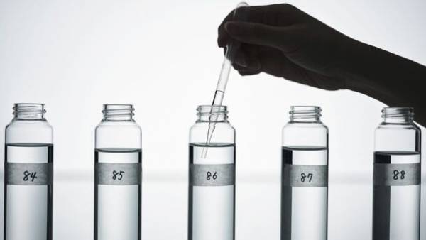 ブレンド比率は86:14。1/100単位で徹底検証したブレンド日本酒『響花』を11月8日からホリデーシーズンに期間限定で発売