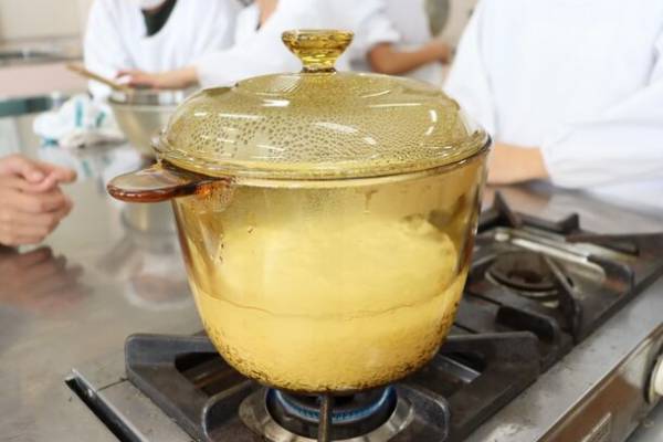 学校給食と連携した「学べる粒すけ授業」を実施！子供たちが給食で炊き立てご飯を体験